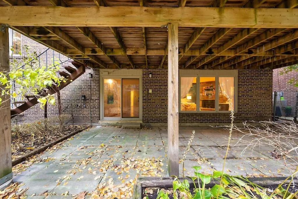 छुट्टी का घर Spacious Bedroom With Garden View, Fridge, Workspace