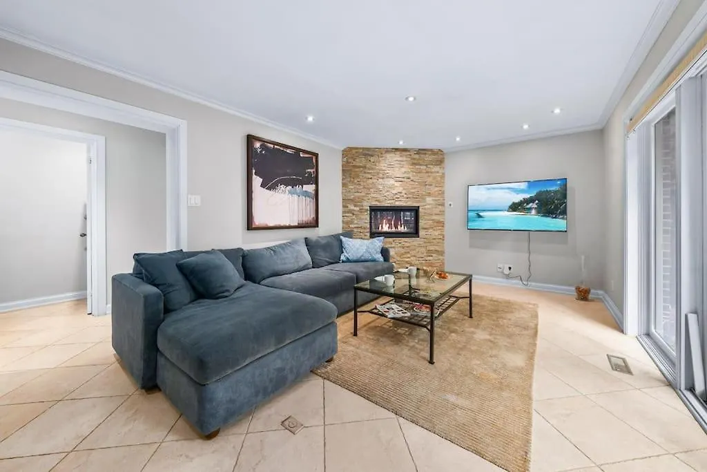 Spacious Bedroom With Garden View, Fridge, Workspace Toronto