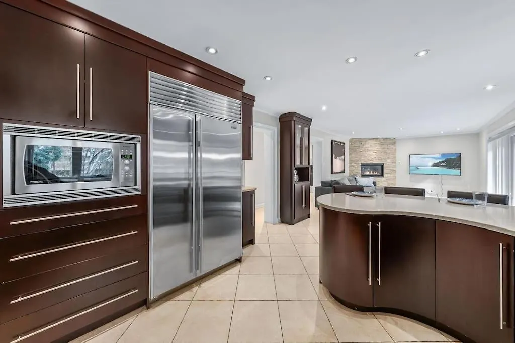 छुट्टी का घर Spacious Bedroom With Garden View, Fridge, Workspace