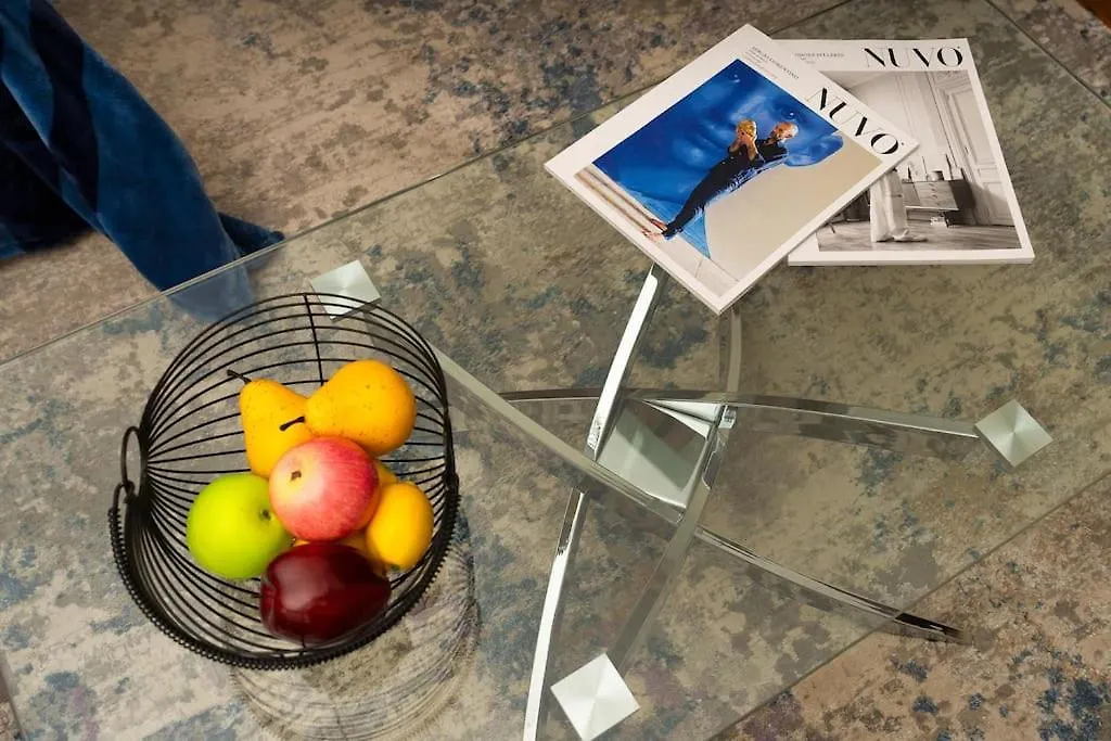 Spacious Bedroom With Garden View, Fridge, Workspace 0*, Toronto Canada