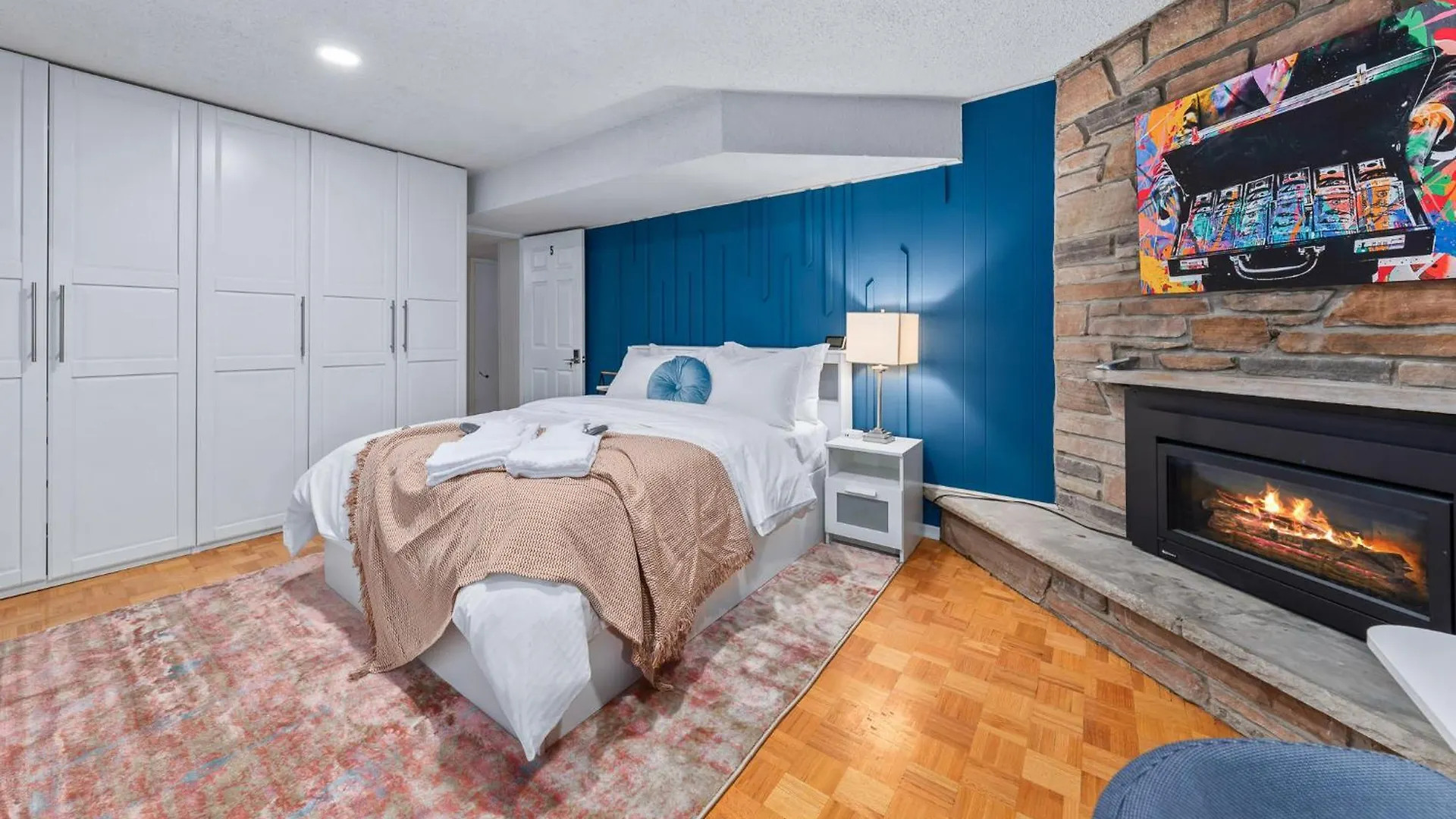 Spacious Bedroom With Garden View, Fridge, Workspace Toronto