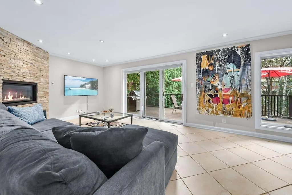 Spacious Bedroom With Garden View, Fridge, Workspace Toronto Canada