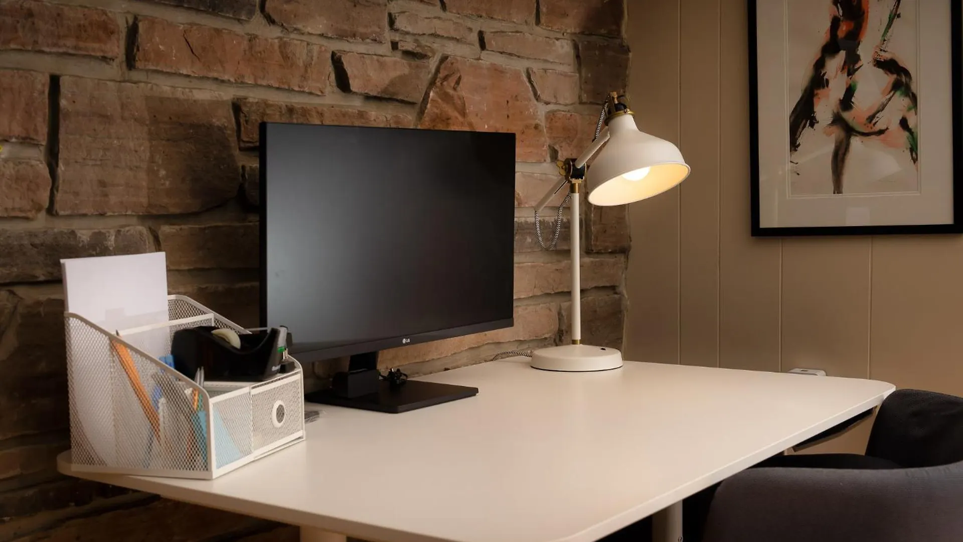 Holiday home Spacious Bedroom With Garden View, Fridge, Workspace Toronto